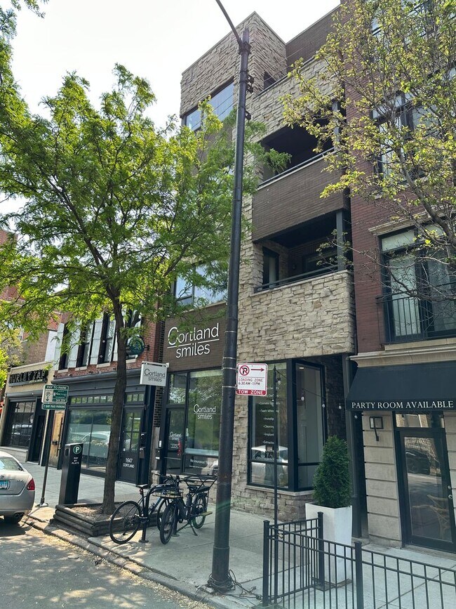 Building Photo - 1649 W Cortland St