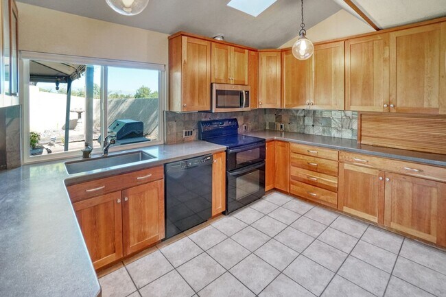 Building Photo - Gorgeous Custom Home in Foothills