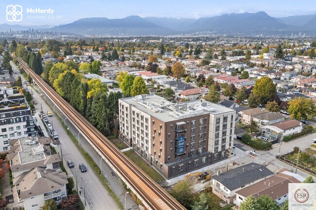 Photo du bâtiment - 5085 Mchardy St