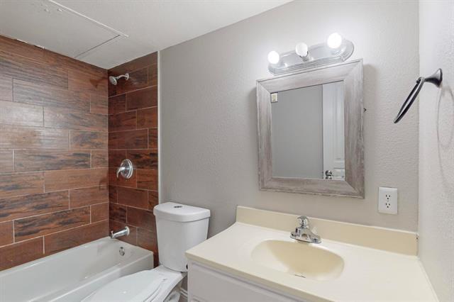 Foto del edificio - 3842 Commonwealth Dr