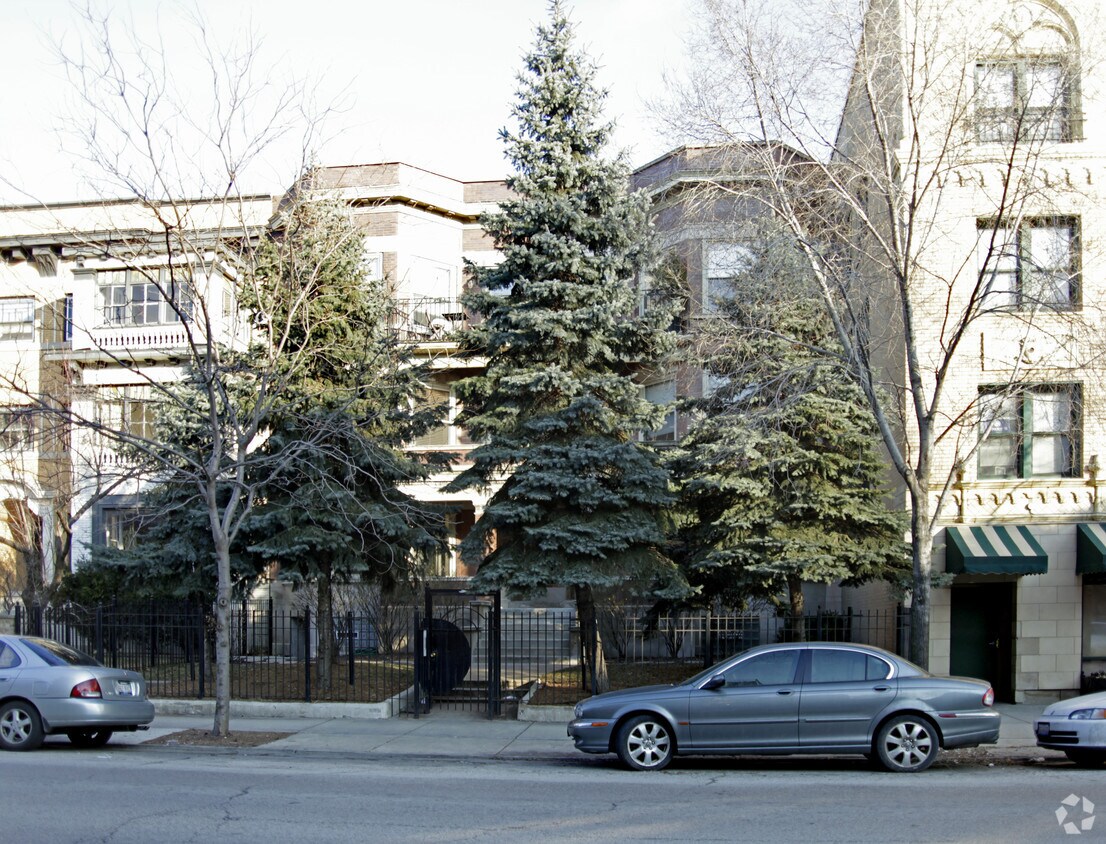 Foto del edificio - 4143-4145 N Sheridan Rd