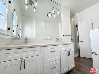 Building Photo - 850 Kings Rd