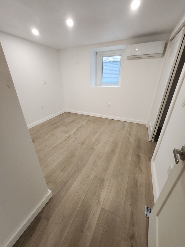 Bedroom 1 - 4 Woodville Ter