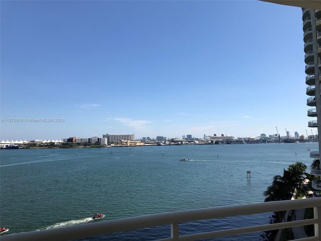 Foto del edificio - 888 Brickell Key Dr