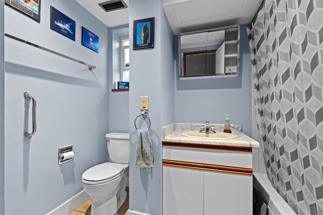 Photo du bâtiment - 11825-11891 91 Ave