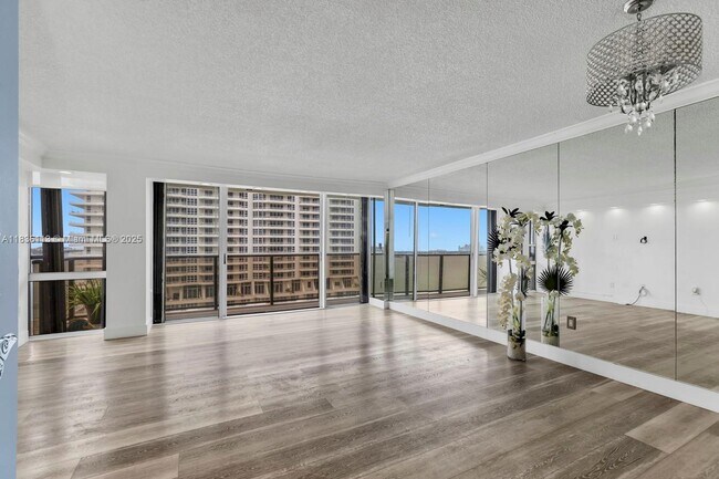 Foto del edificio - 600 NE 27th St