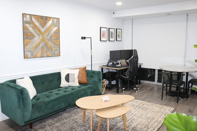 Living Room - 460 River Rd