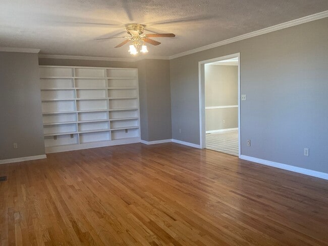 Building Photo - Greenback 37742 - 3 bedroom, 3.5 bath home with bonus room/possible 4th bedroom - Call Terri Kerr...