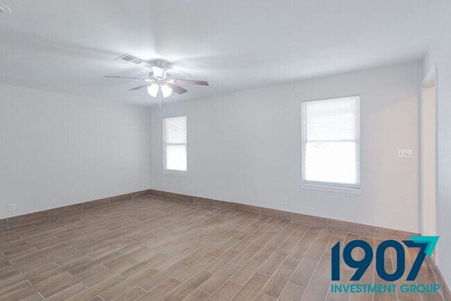 Foto del edificio - Stunning, Fully Remodeled 3-Bed, 2-Bath Ho...