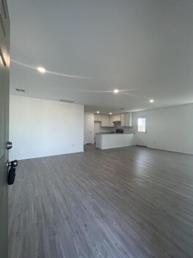 Building Photo - 5479 Daphne Path