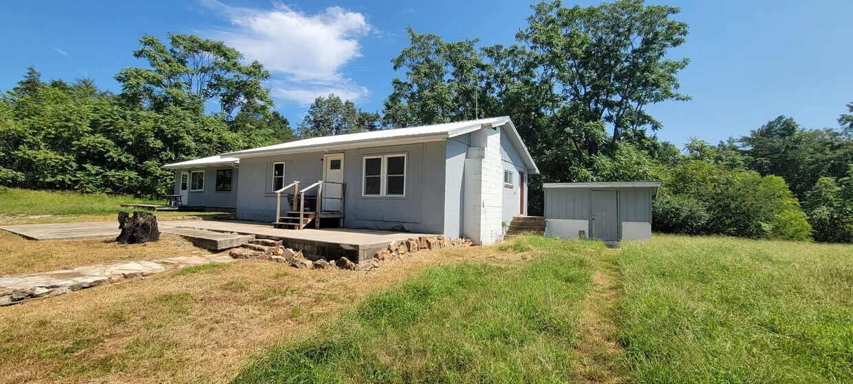 650/670 Arrowhead Duplex Apartment for Rent in Cave City, AR