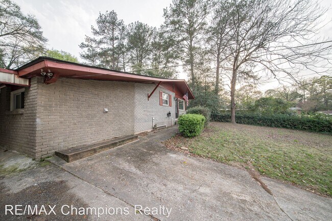 Building Photo - 3 br, 1.5 bath House - 858 Woodcliff Ct