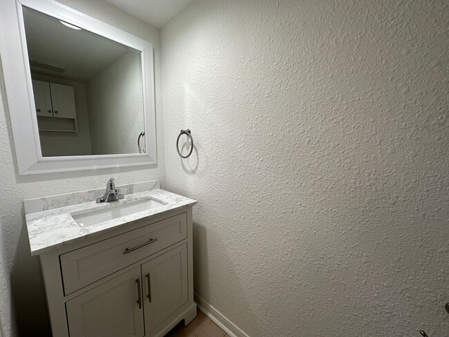 Foto del edificio - 3 Bedroom 2.5 Bath Townhome near Memorial ...