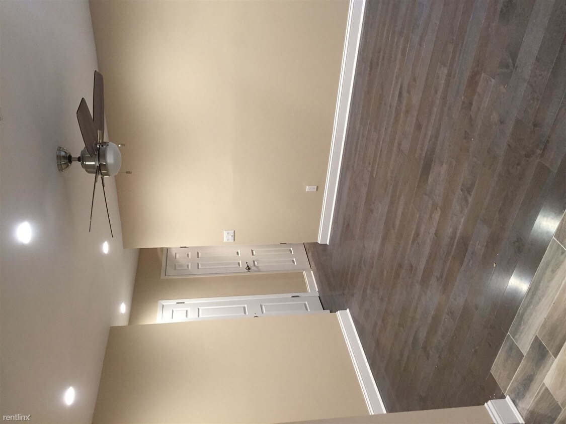 Foto principal - 24-64 28th St
