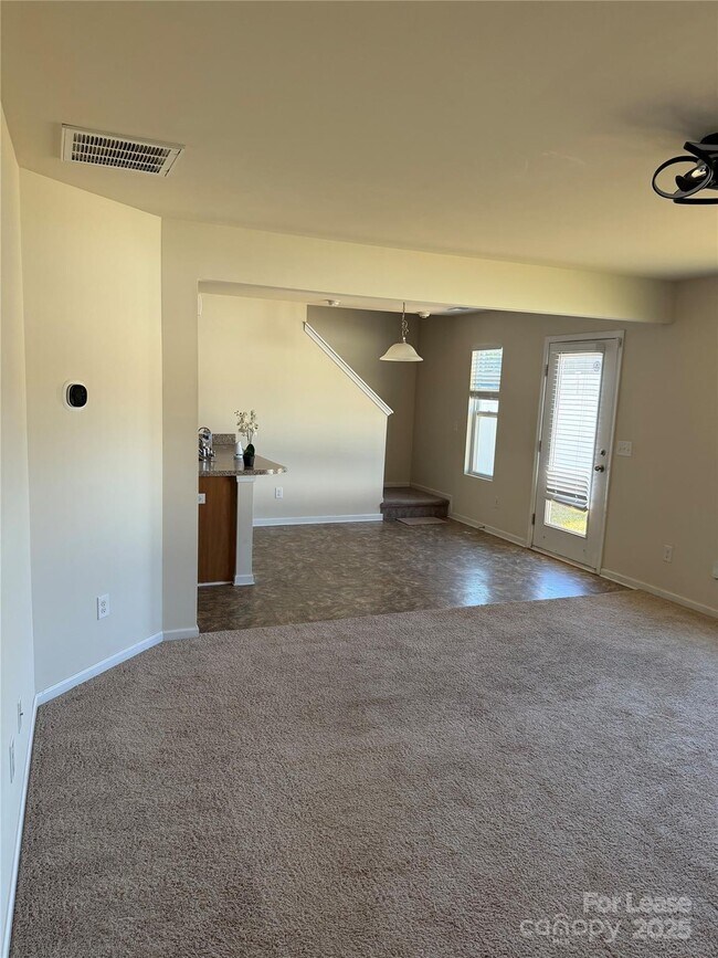 Foto del edificio - 6935 Nathan Dr