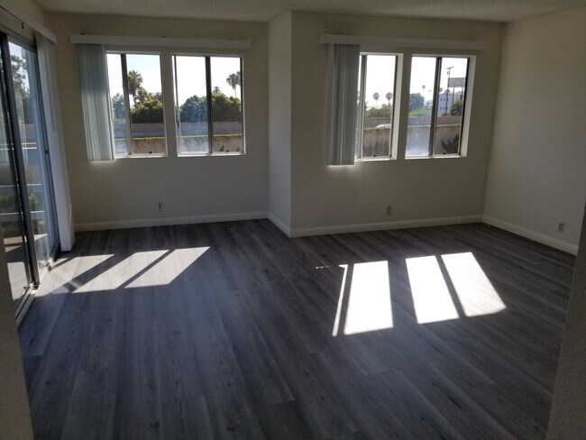 living room - 2623 S El Camino Real