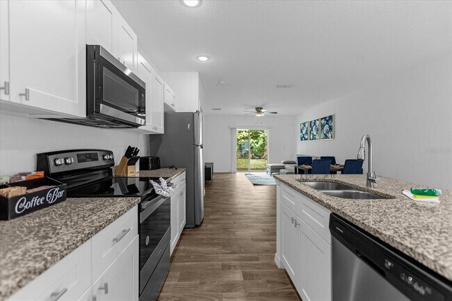 Foto del edificio - 97 N Goldwyn Ave