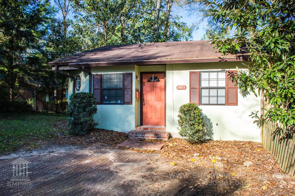 Primary Photo - Spacious Midtown Townhome with Modern Fini...