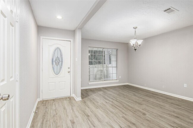 Foto del edificio - 1702 Athens Dr