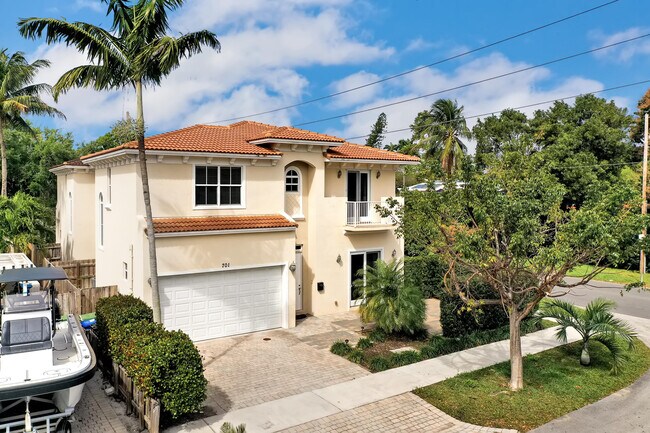 Building Photo - 701 SW 8th Ave
