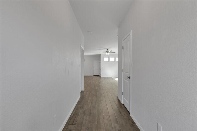 Foto del edificio - 223 Clearlake Dr