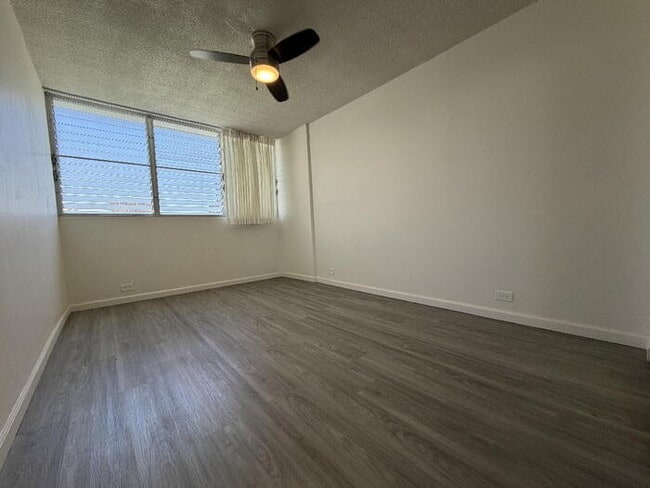 Building Photo - To register for the showing time below, note the 4 digit code: 5386 and click "APPLY NOW."(mobile...