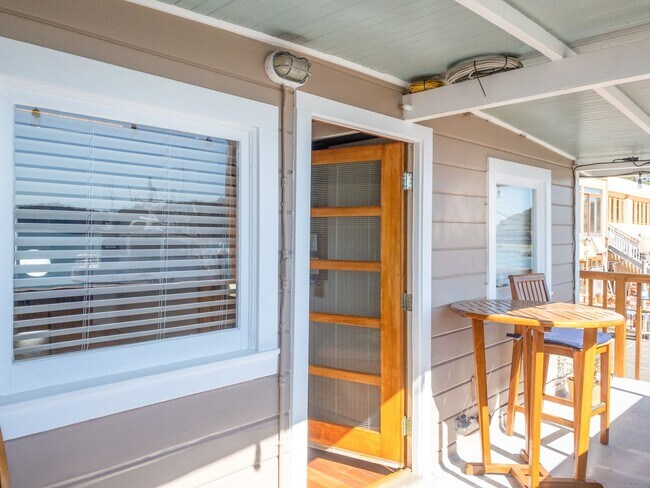 Building Photo - 2BR/1BA Stunning Ark!  UNFURNISHED OR FURN...