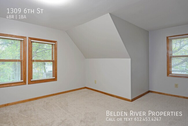Building Photo - Great location and large yard
