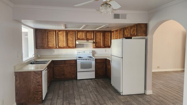 Foto del edificio - 2654 E Impala Ave