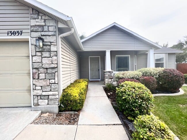 Building Photo - 13037 W Peachleaf Ct