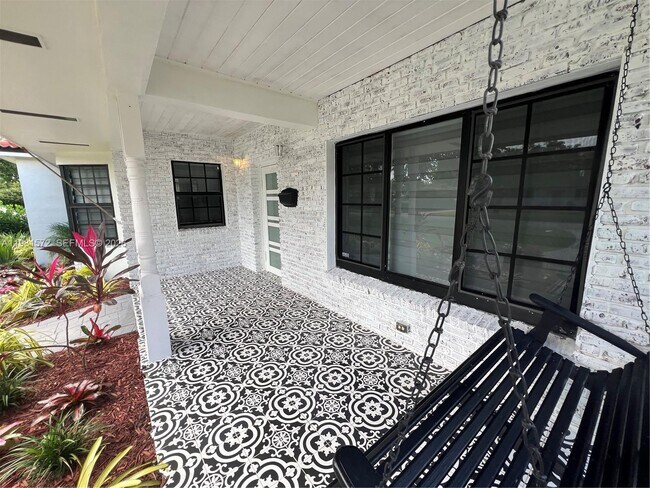 Foto del edificio - 140 Pocatella St