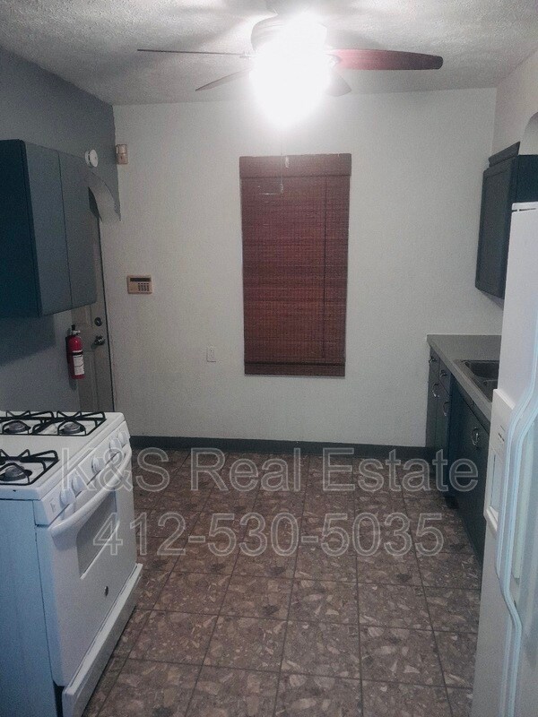 Building Photo - 919 School St