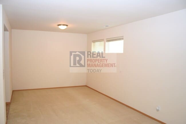 Building Photo - Fantastic 3 Bedroom Home in Fife with Huge...