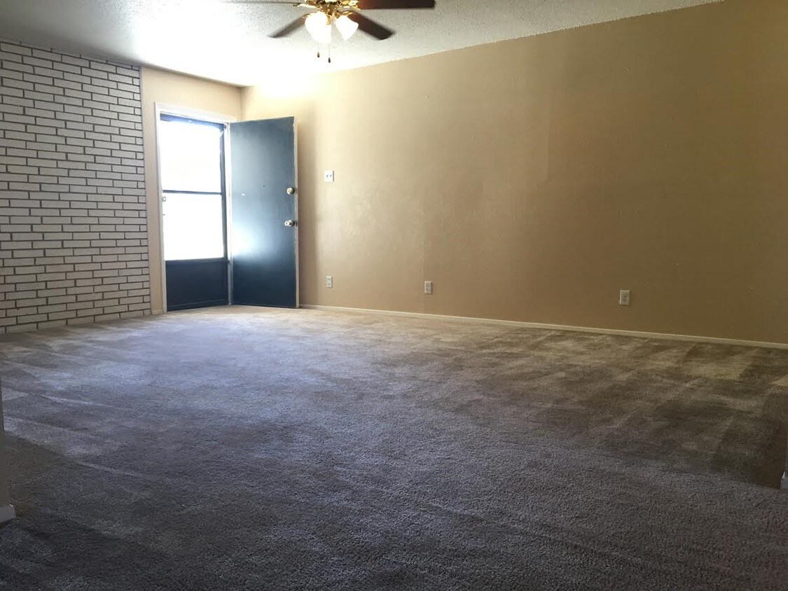 Foto principal - 5701 Edmond Ave