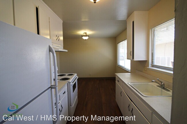 Building Photo - 1127-1129 White Dr
