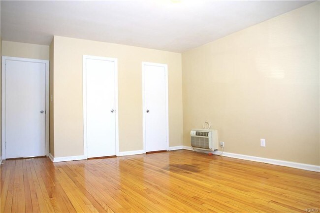 Building Photo - 83 Halstead Ave