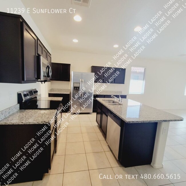 Building Photo - Single Level Florence Home Ready For Immed...