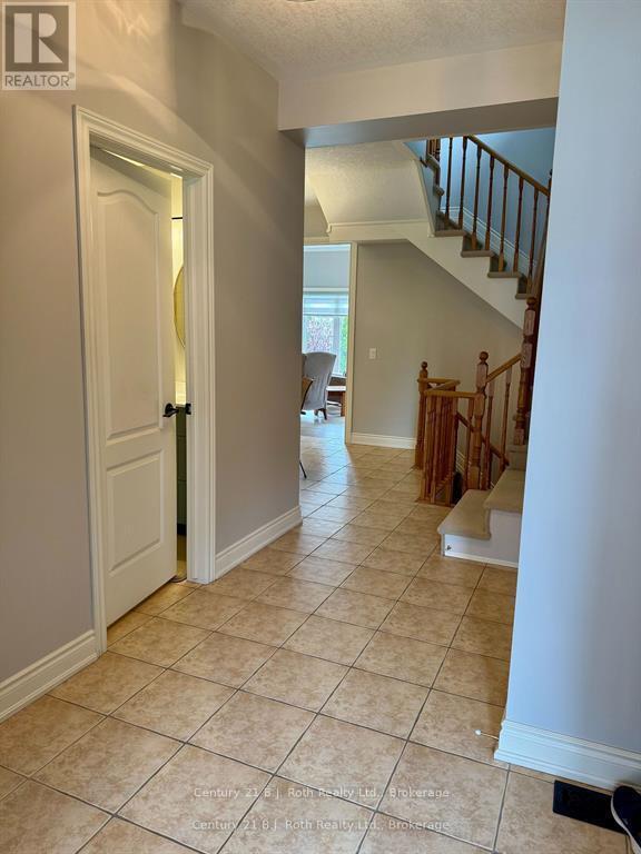 Building Photo - 5 Invermara Ct