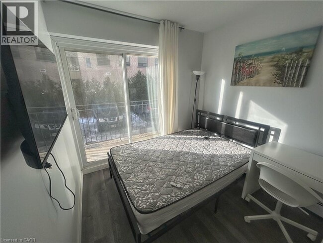 Building Photo - 6 King St N