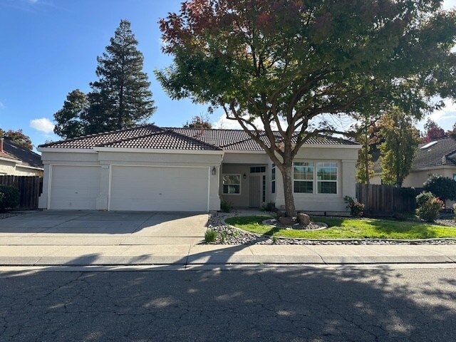 Foto del edificio - North Stockton 4 Bedroom 2 Bath Home