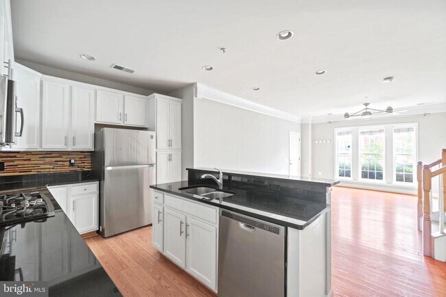 Building Photo - 2263 Oberlin Dr