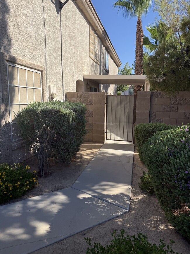 Building Photo - 1624 Coyote Run Dr
