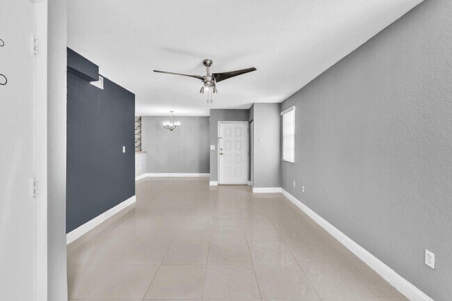 Building Photo - 2803 N Oakland Forest Dr