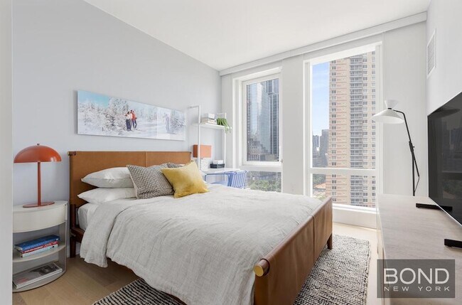 Foto del edificio - 555 W 38th St