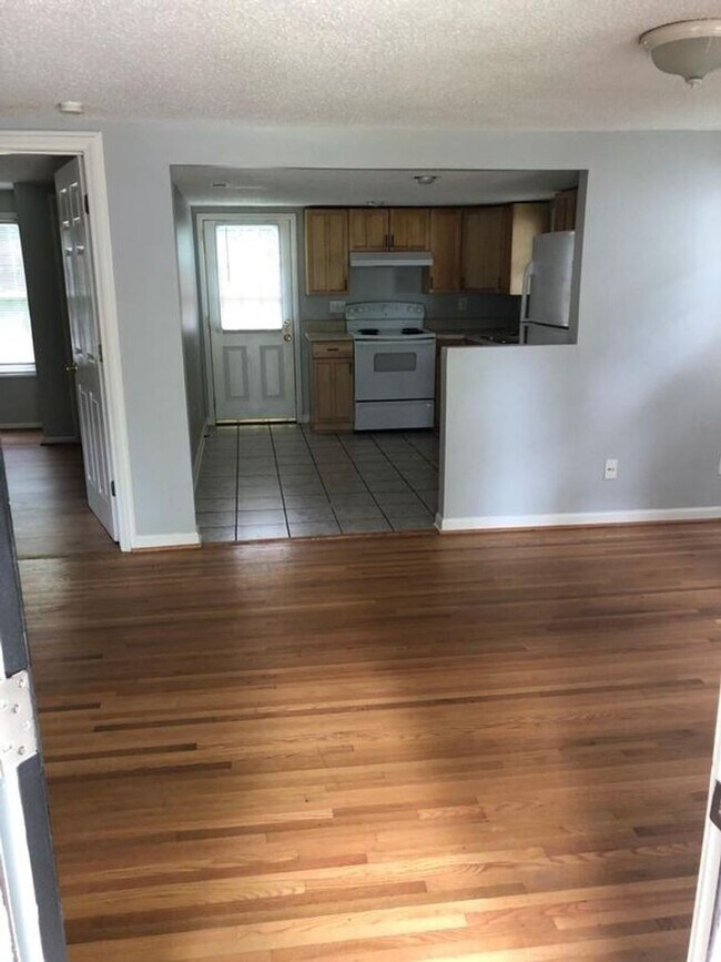 Foto del edificio - Conveniently Located Charming 2-bedroom 1-...