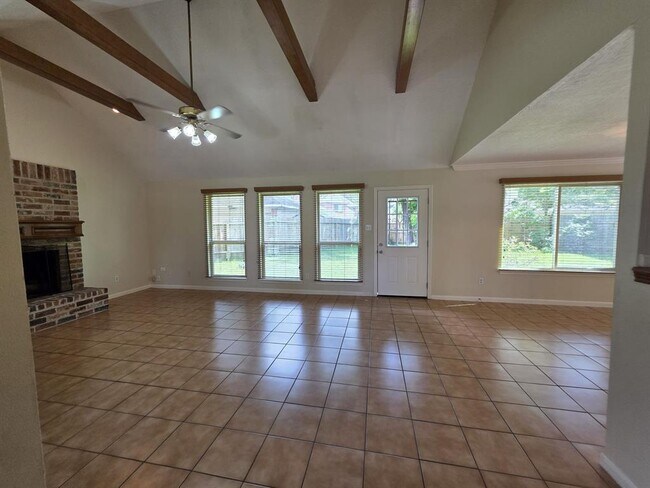 Foto del edificio - 4219 Meadowchase Ln