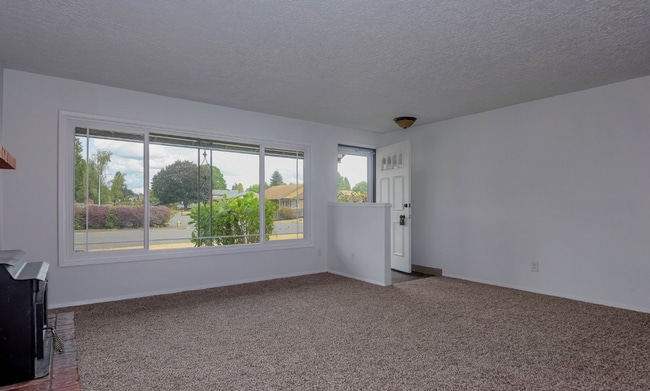 Building Photo - Lake Shore 3 Bedroom- Single Level!