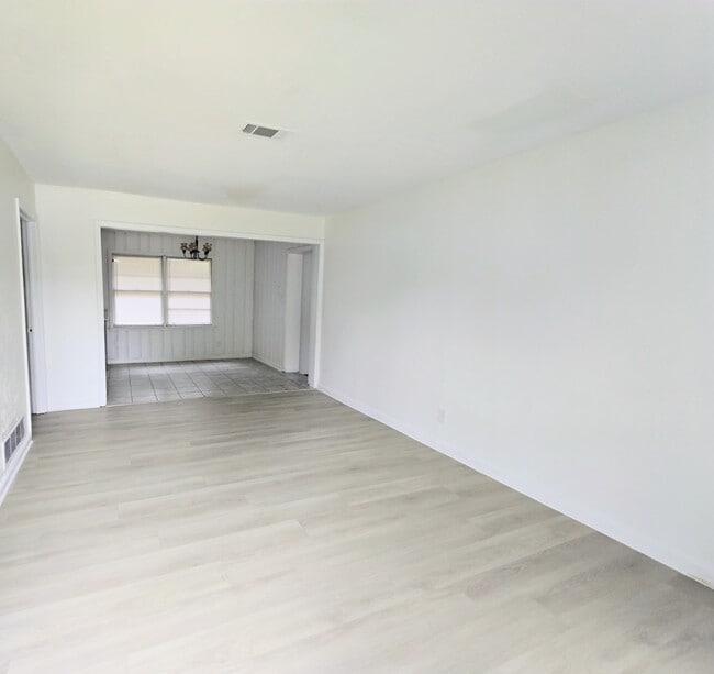 Foto del edificio - 204 W Park Ave