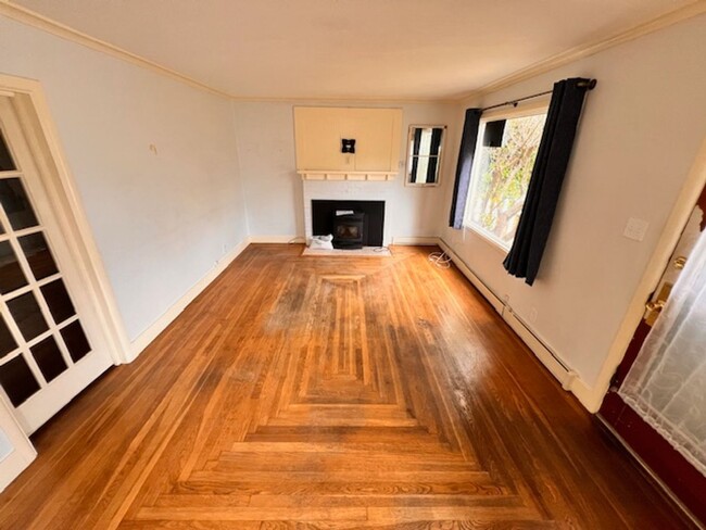 Building Photo - 2162