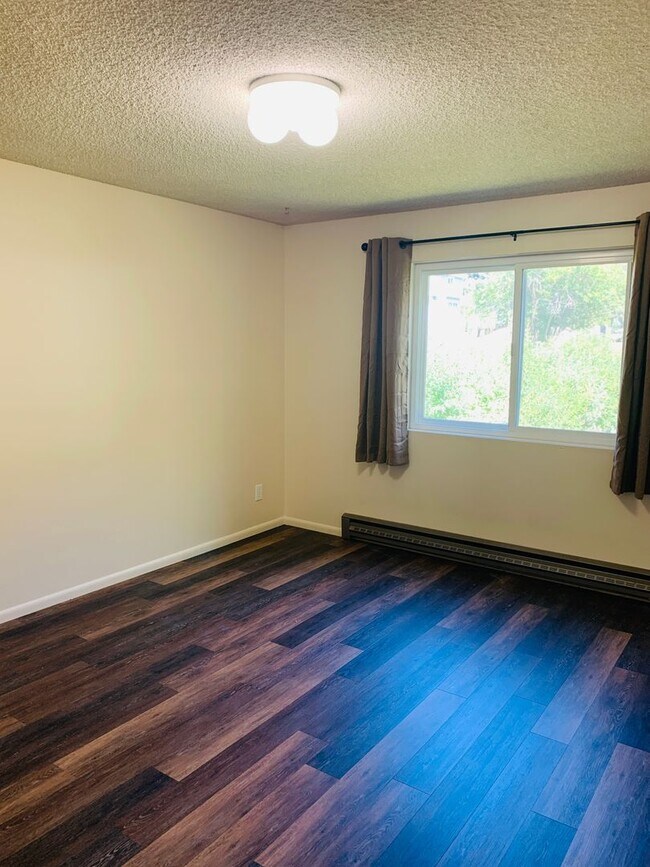 Building Photo - Raymond Duplex